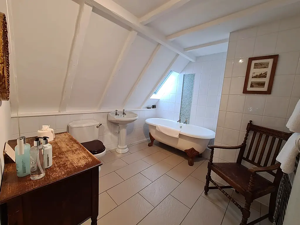 Selsey Beach House First Floor Bathroom 2