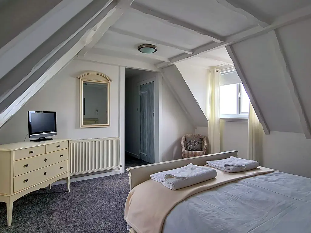 Selsey Beach House Master Bedroom 1-2