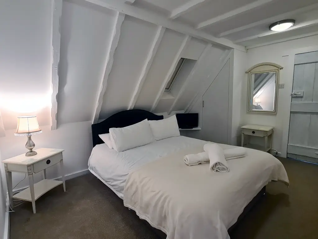 Selsey Beach House Master Bedroom 2-2