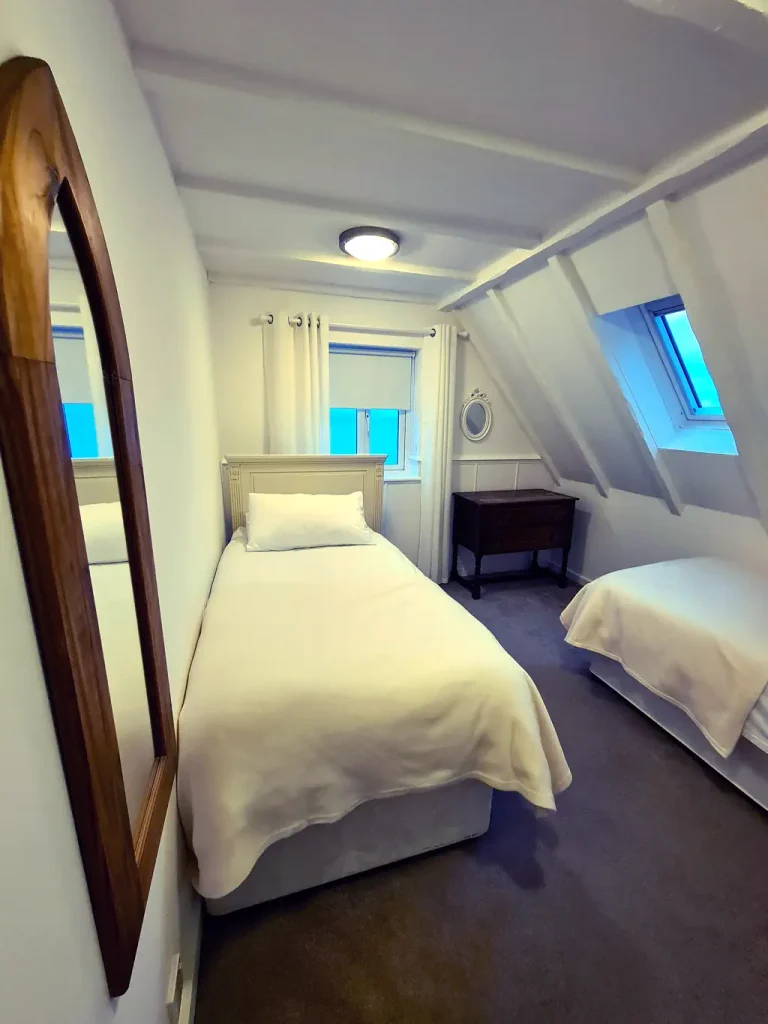 Selsey Beach House Twin Bedroom 2-2