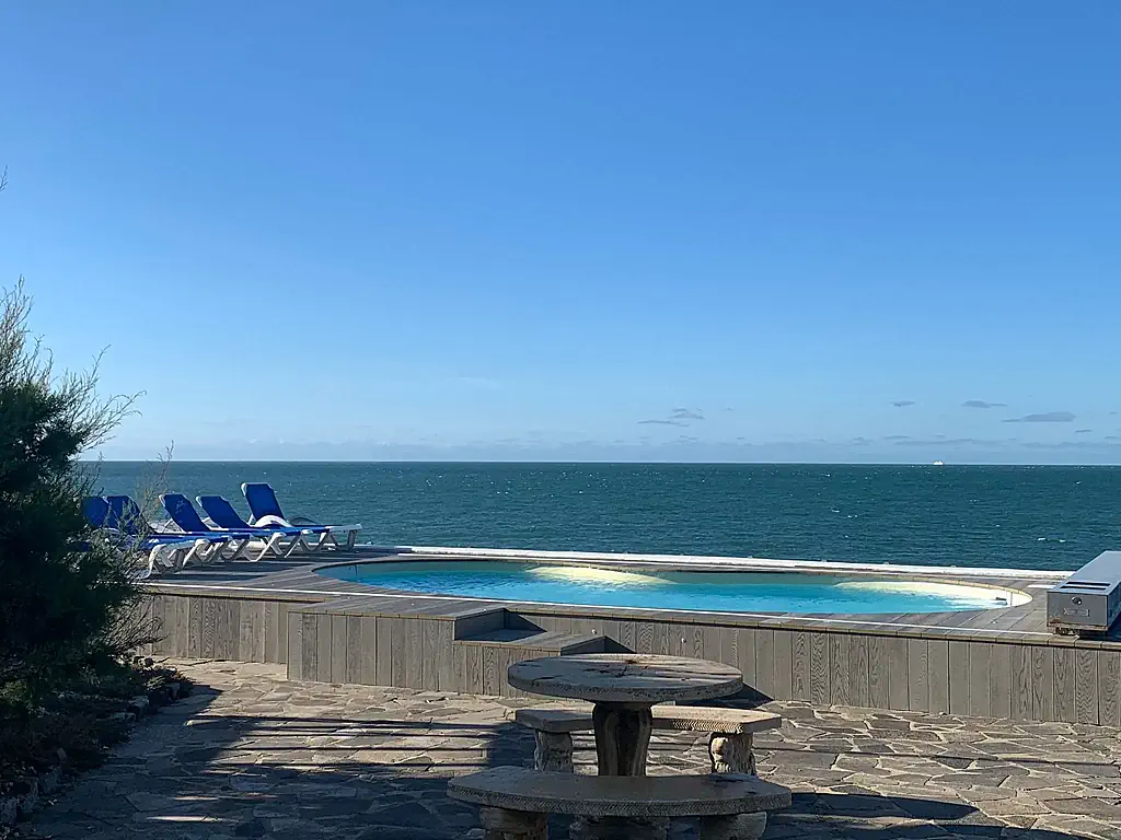 The Garden, Swimming Pool & Hot Tub 2