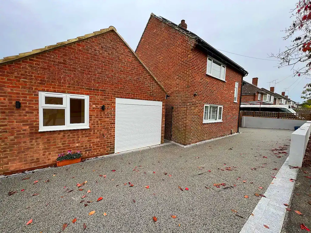 1A Churchill Avenue Aldershot - The Outdoor Area and Driveway